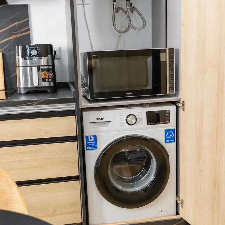 Chic Studio Downtown - AC - WiFi - One-Bedroom Apartment - 23