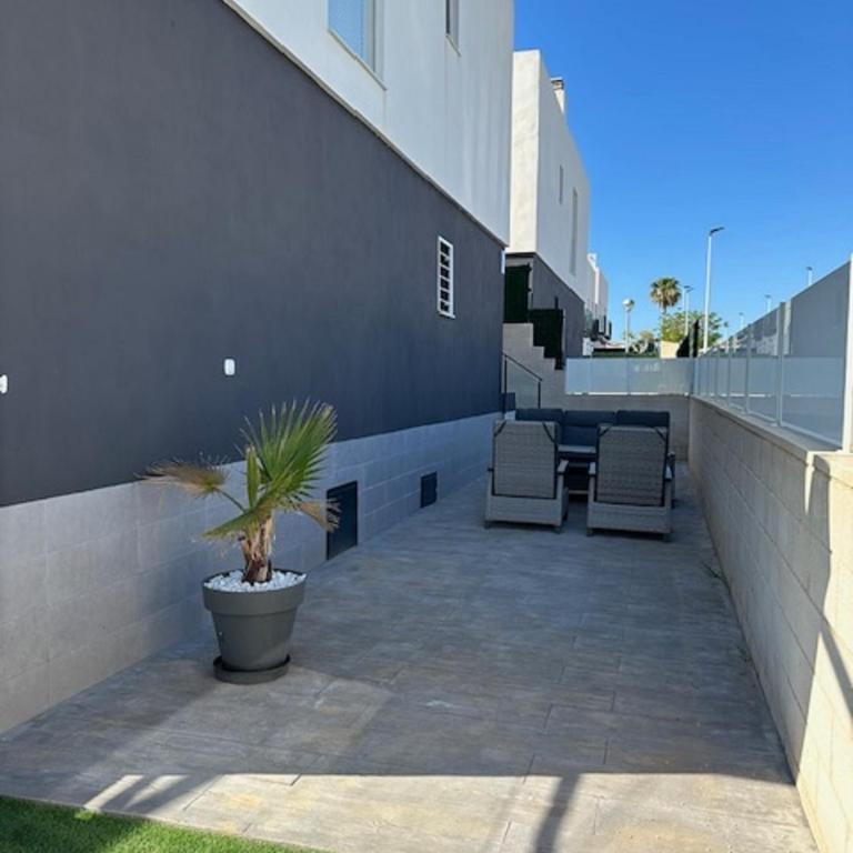 Beach House Renata - Three-Bedroom House - 12
