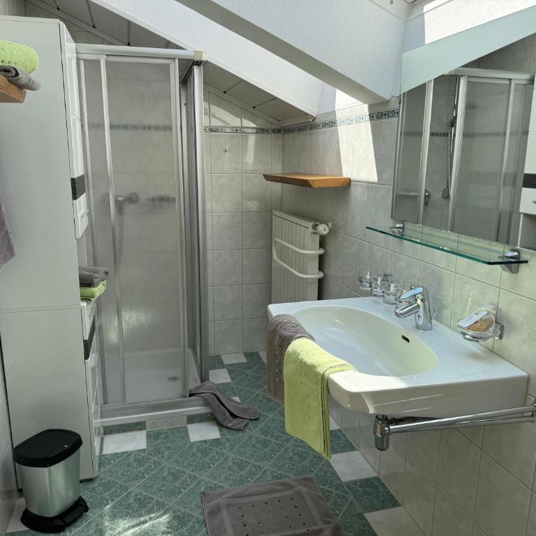 Haus Vallaster - Apartment mit 3 Schlafzimmern und Dusche - 10