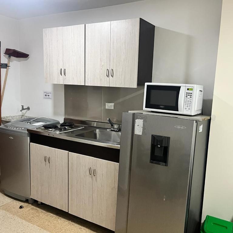 Amoblados Medellín Laureles - Apartamento Estudio - 1 cama doble - 2