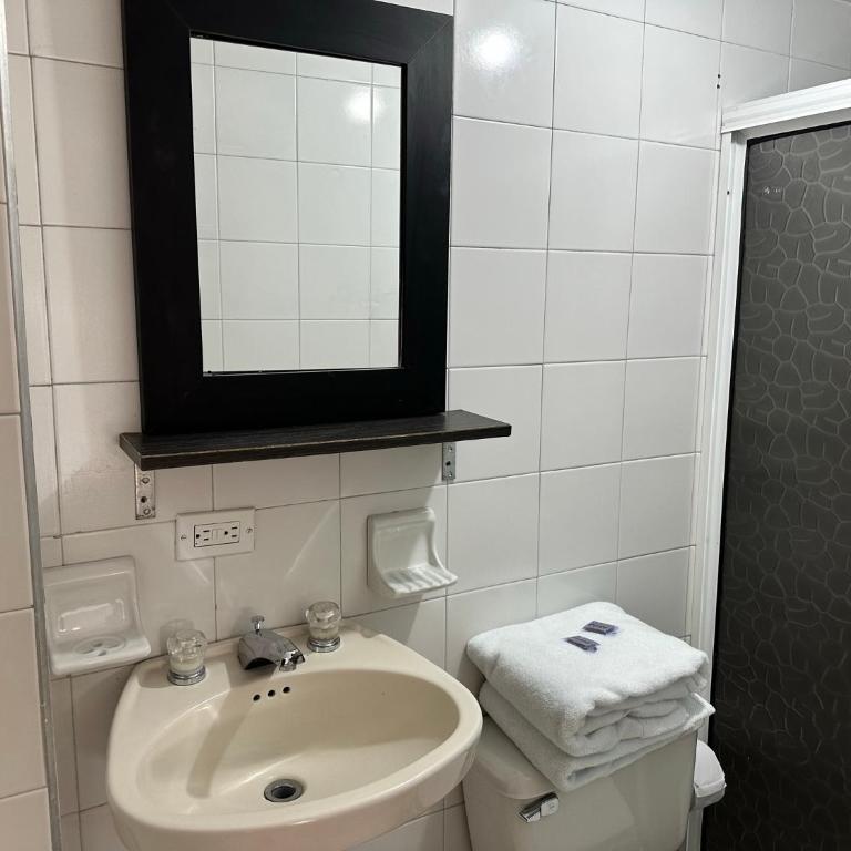 Amoblados Medellín Laureles - Apartamento Estándar de 2 dormitorios - 8