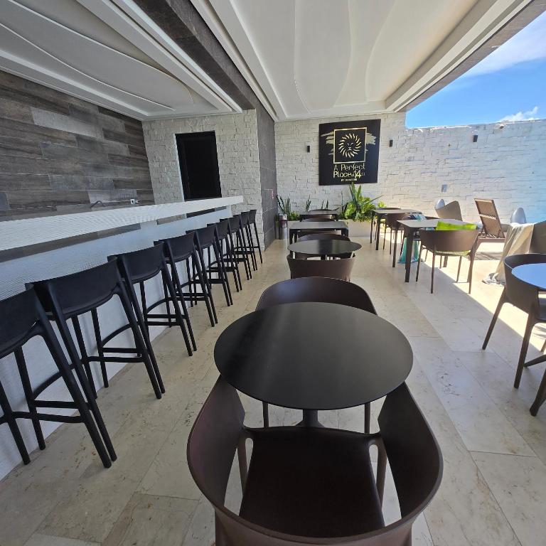 A Perfect Place - Rooftop views of the Caribbean - Jacuzzi - One-Bedroom Apartment - 2