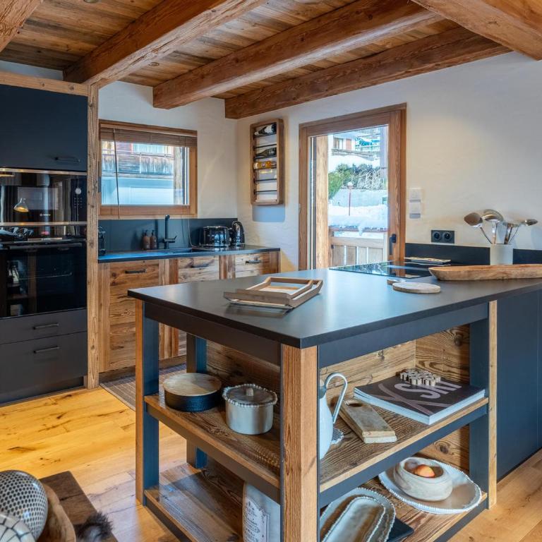 Demi-chalet au cœur du village, vue montagnes - 12 pers. - FR-1-459-238 - Chalet - 8