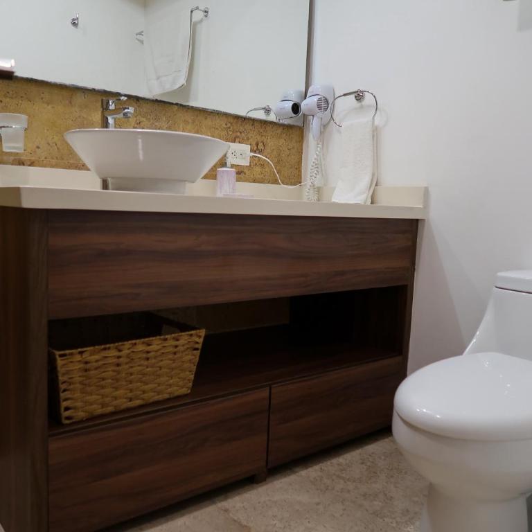 The Shore - Chic Getaway - Beach steps away - Estudio Deluxe con cama grande - 5