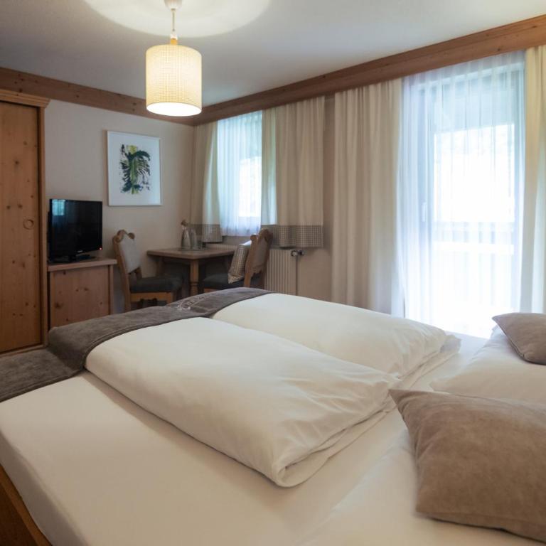Natur Residenz Anger Alm - Adults only - Doppelzimmer mit Balkon - 8