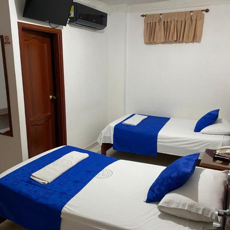 Hotel De La Prada - Habitación Doble - 2 camas - 4