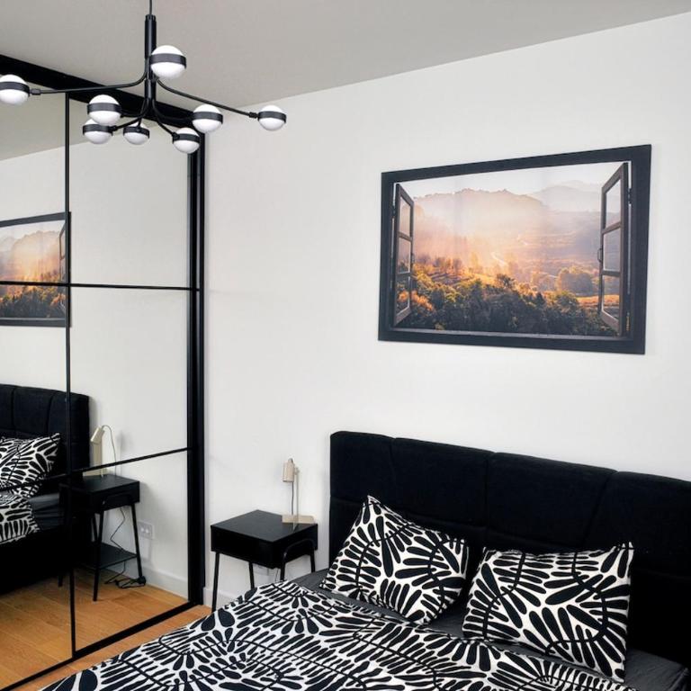 Belgrade Waterfront Kings Park Walk to Galerija Shopping Mall and Dozens of Restaurants - Three-Bedroom Apartment - 25
