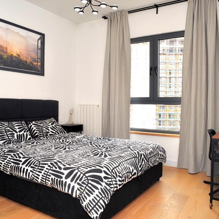 Belgrade Waterfront Kings Park Walk to Galerija Shopping Mall and Dozens of Restaurants - Three-Bedroom Apartment - 39
