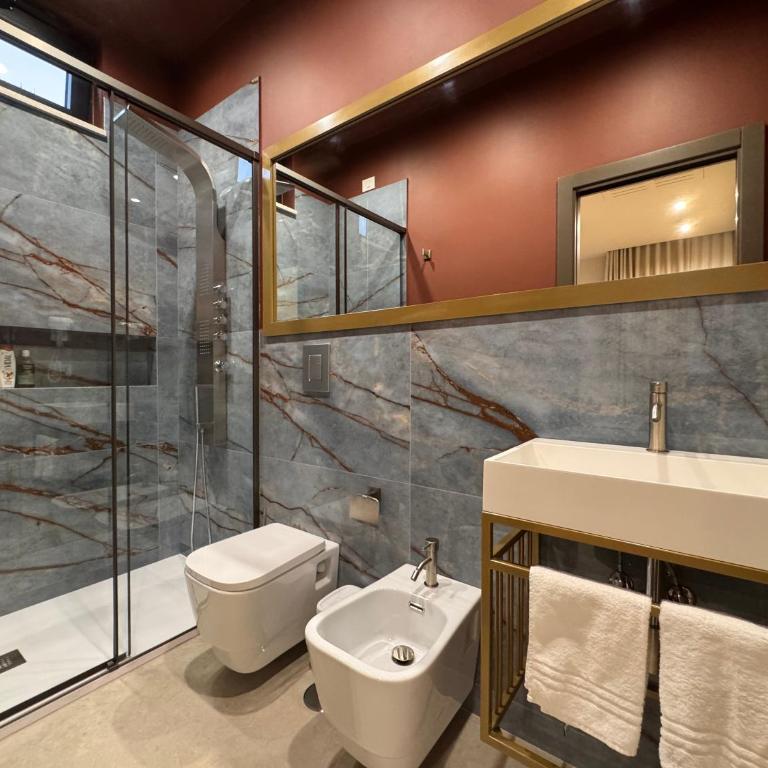 The first floor - Exclusive Rooms - Pompei - Camera Matrimoniale con Bagno Privato - 3