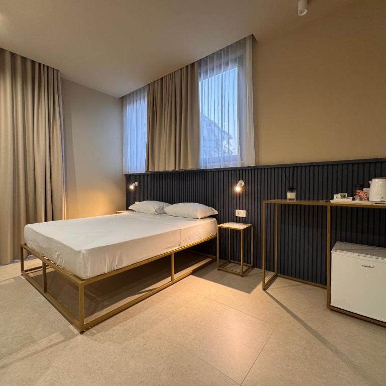 The first floor - Exclusive Rooms - Pompei - Camera Matrimoniale con Bagno Privato - 1