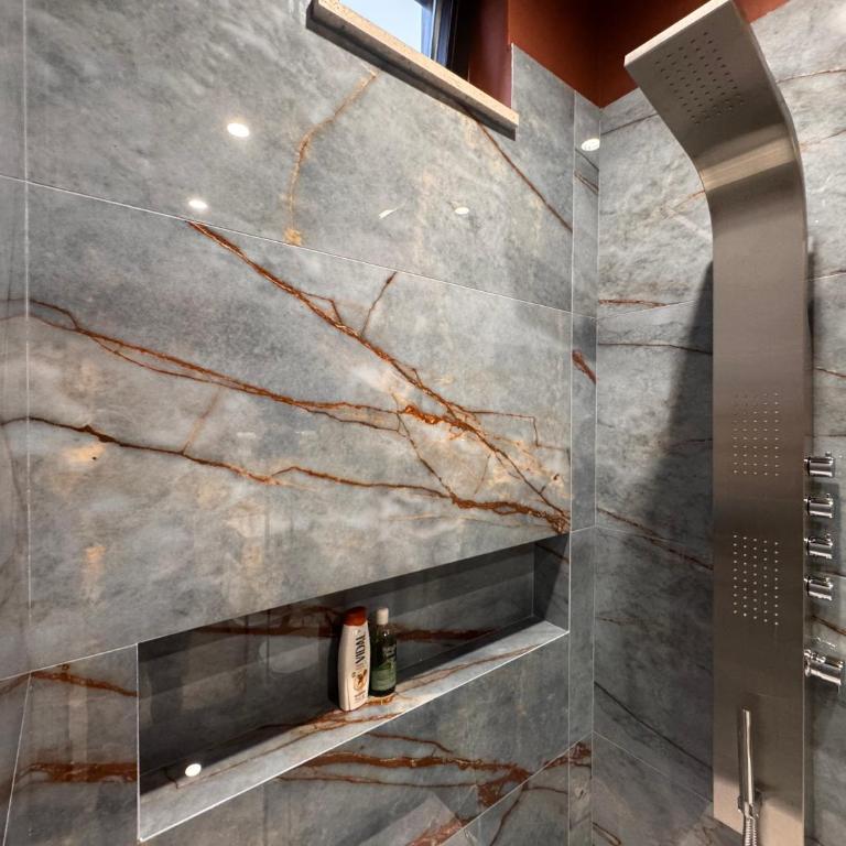 The first floor - Exclusive Rooms - Pompei - Camera Matrimoniale con Bagno Privato - 7