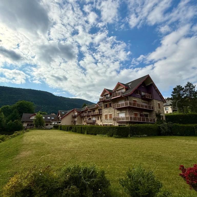 Le Nid du Vercors Terrasse & Garage Privé - Two-Bedroom Apartment with View - 13