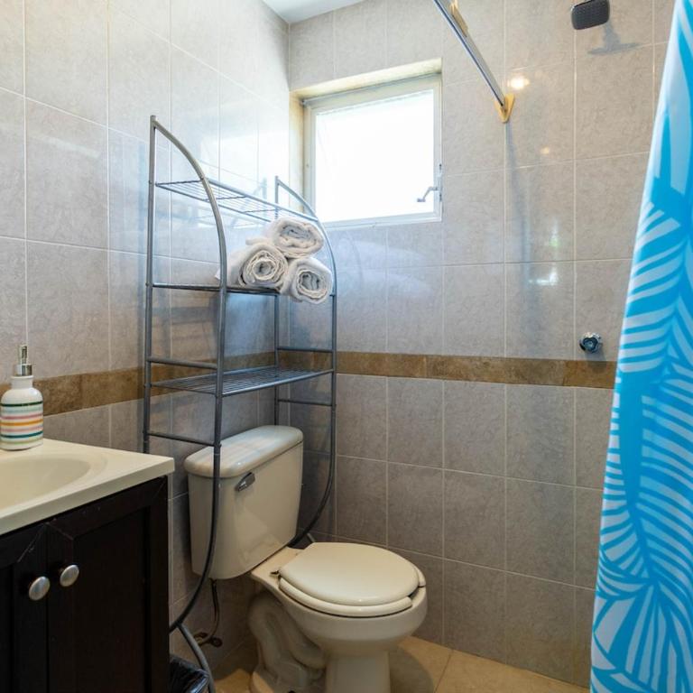 Refrescante Casa de 3 Pisos, Piscina Privada, AC - Vacation Home - 2