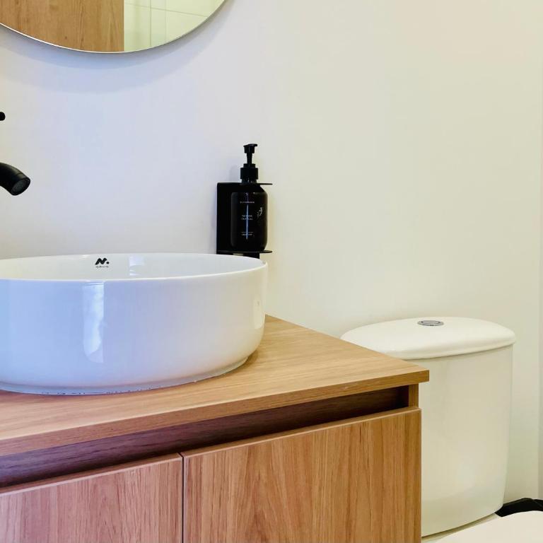 Nuevecuatro by Wynwood House - One-bedroom Loft Apartment - 4