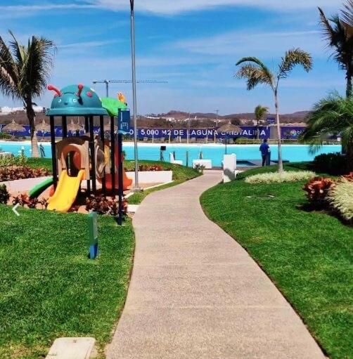 Condominio de Lujo con Laguna artificial y Hermosas Vistas - Two-Bedroom Apartment - 24