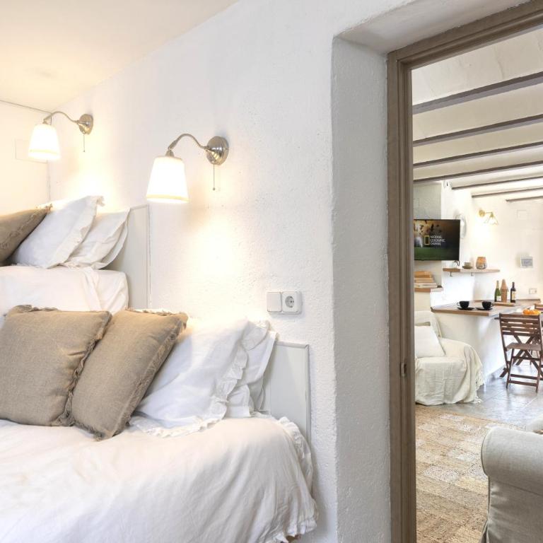 Sea View Pool 2km to Beach Cala Canyelles Fully Air Conditioned King Queen Quality Beds BBQ - Casa de 5 dormitorios - 45