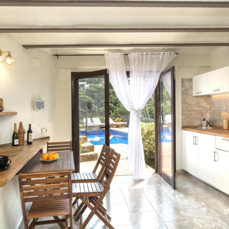 Sea View Pool 2km to Beach Cala Canyelles Fully Air Conditioned King Queen Quality Beds BBQ - Casa de 5 dormitorios - 50