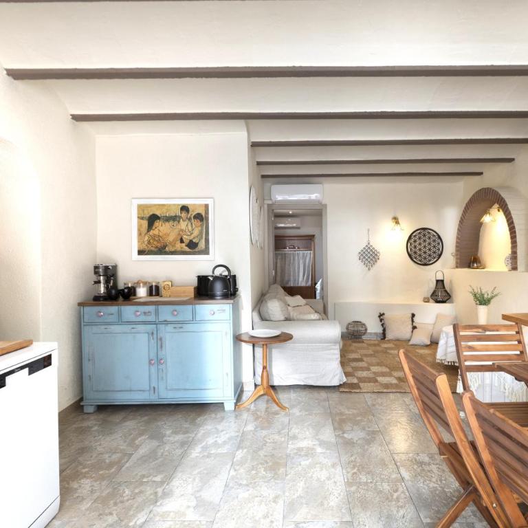 Sea View Pool 2km to Beach Cala Canyelles Fully Air Conditioned King Queen Quality Beds BBQ - Casa de 5 dormitorios - 49