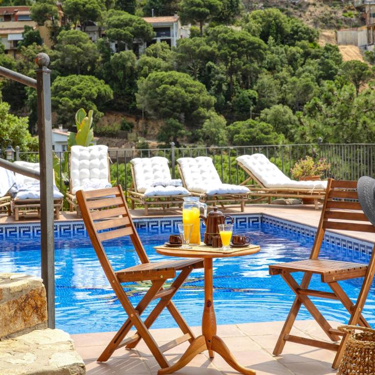 Sea View Pool 2km to Beach Cala Canyelles Fully Air Conditioned King Queen Quality Beds BBQ - Casa de 5 dormitorios - 51
