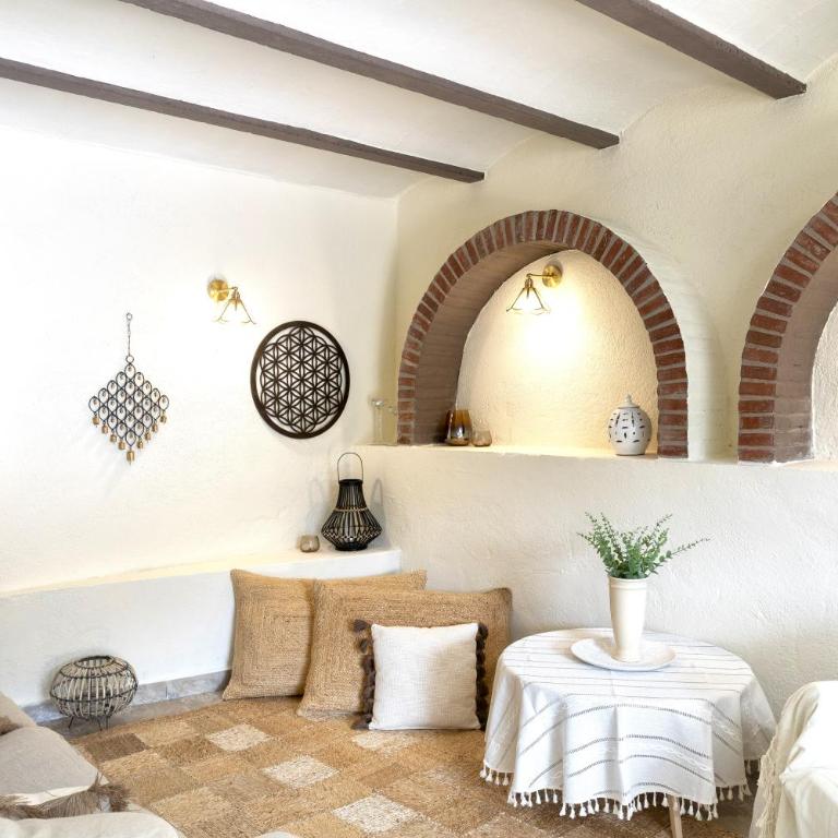 Sea View Pool 2km to Beach Cala Canyelles Fully Air Conditioned King Queen Quality Beds BBQ - Casa de 5 dormitorios - 48