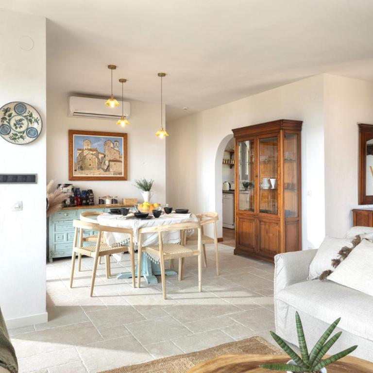 Sea View Pool 2km to Beach Cala Canyelles Fully Air Conditioned King Queen Quality Beds BBQ - Casa de 5 dormitorios - 11