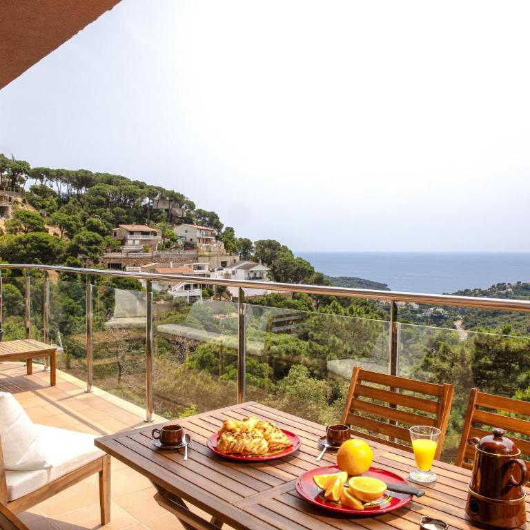 Sea View Pool 2km to Beach Cala Canyelles Fully Air Conditioned King Queen Quality Beds BBQ - Casa de 5 dormitorios - 19
