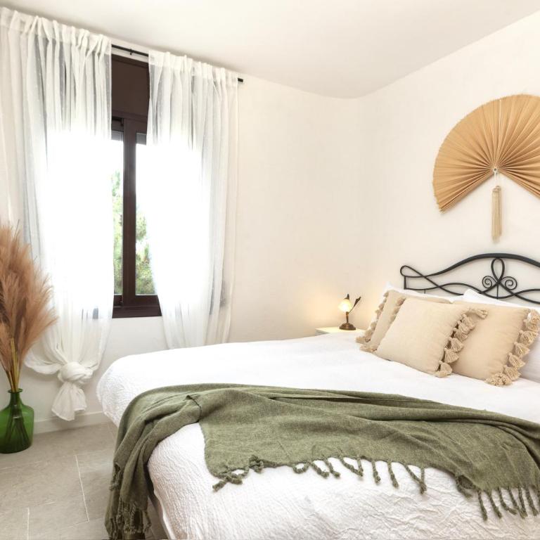 Sea View Pool 2km to Beach Cala Canyelles Fully Air Conditioned King Queen Quality Beds BBQ - Casa de 5 dormitorios - 30