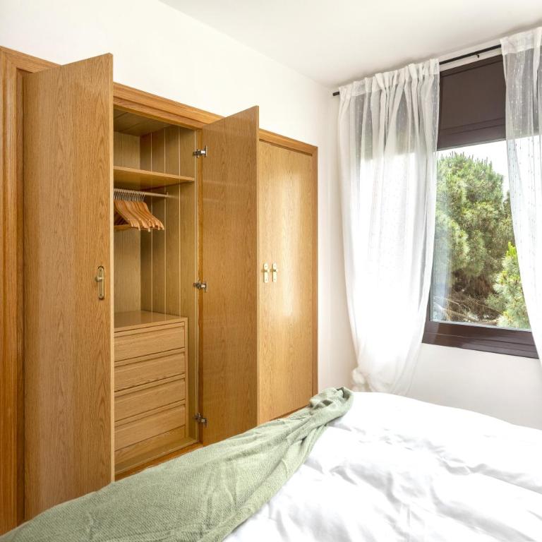 Sea View Pool 2km to Beach Cala Canyelles Fully Air Conditioned King Queen Quality Beds BBQ - Casa de 5 dormitorios - 32