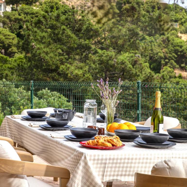 Sea View Pool 2km to Beach Cala Canyelles Fully Air Conditioned King Queen Quality Beds BBQ - Casa de 5 dormitorios - 64