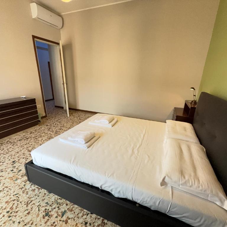 10 minutes from the Centre, Comfort and Culture - Appartamento con 2 Camere da Letto e Balcone - 23