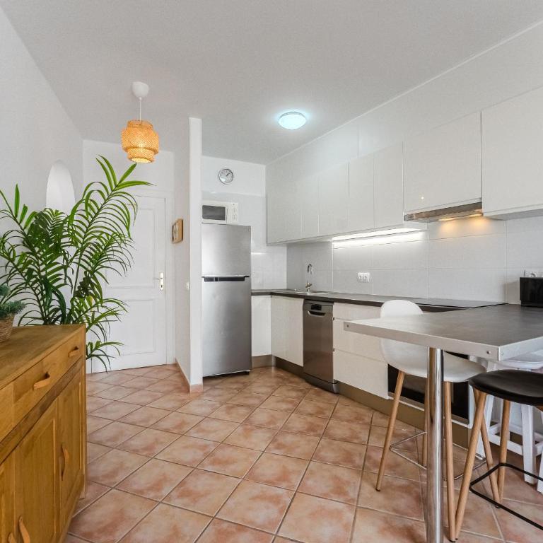 Huge Sunny Terrace Heated Pool Costa Adeje - Apartamento de 1 dormitorio - 17