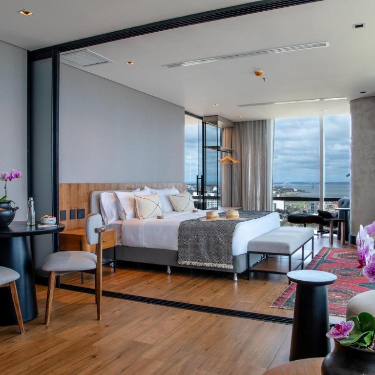 Alula Hotel Encarnacion - Deluxe Suite with Spa Bath - 2