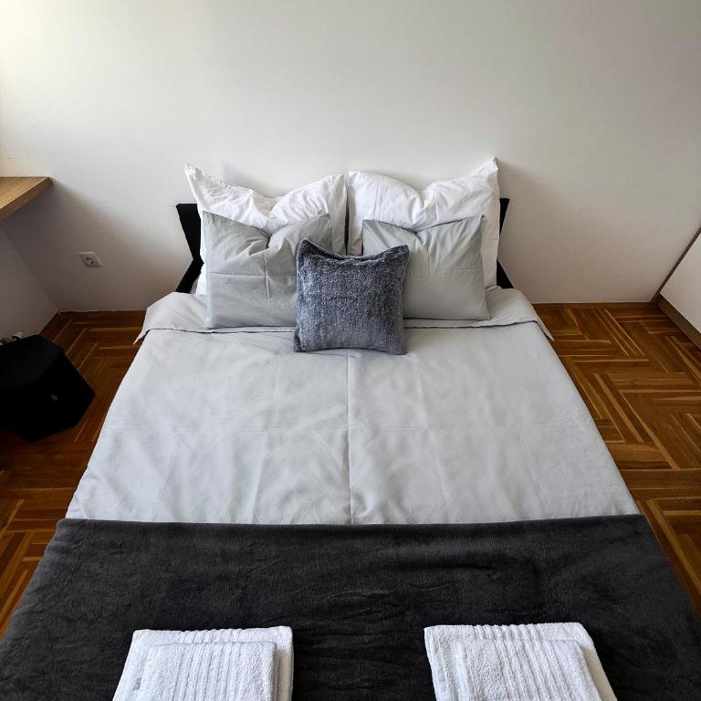 Limpio Apartman 2 - Two-Bedroom Apartment - 22