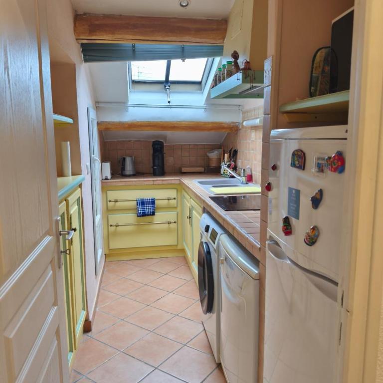 Rue Principale Avignon Centre - Spacieux, Climatisé, Wi-Fi - Three-Bedroom Apartment - 5