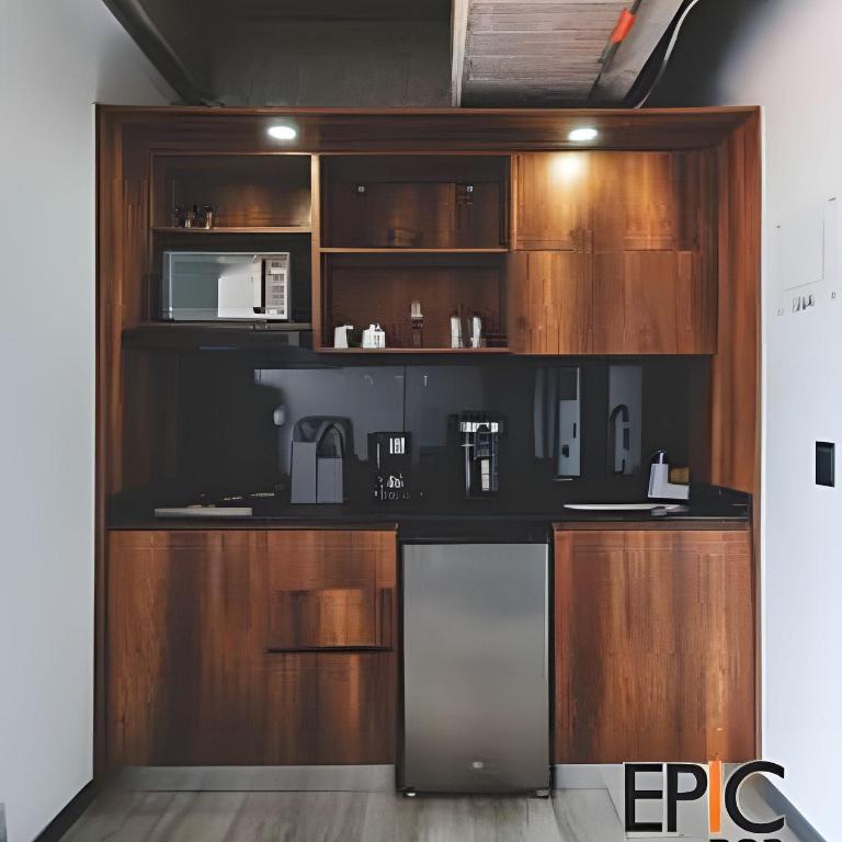 Epic Suite 302 Deluxe Airport - Suite - 10