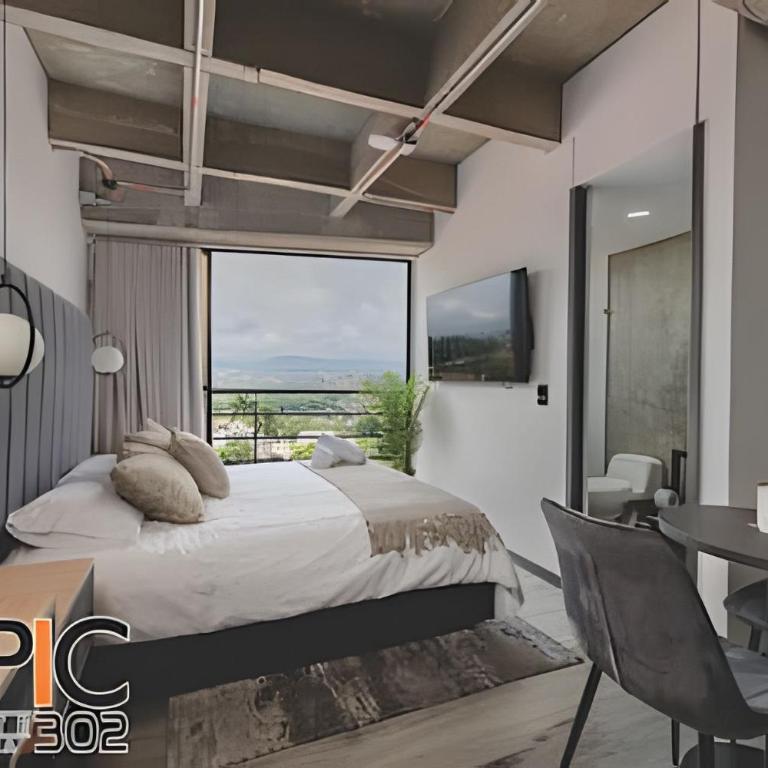 Epic Suite 302 Deluxe Airport - Suite - 17