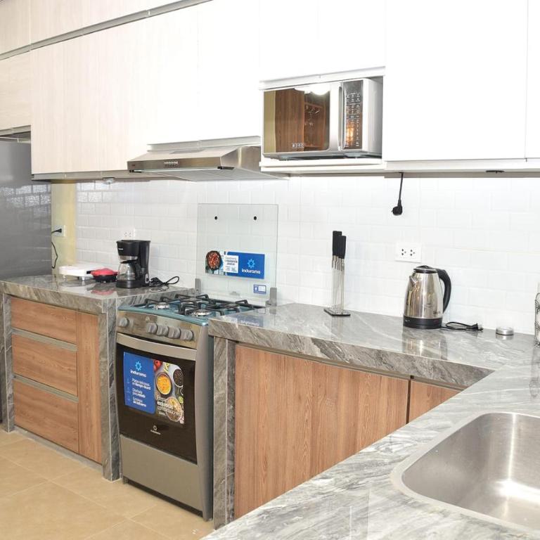 Casa de La Reina - Three-Bedroom House - 2