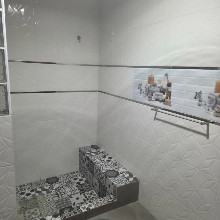 Casa de La Reina - Three-Bedroom House - 24