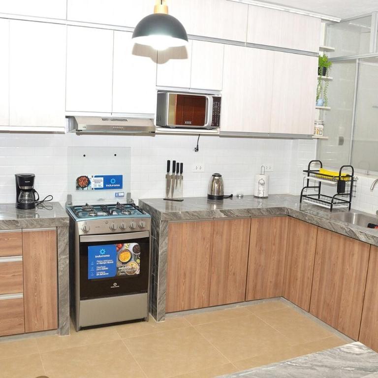 Casa de La Reina - Three-Bedroom House - 32