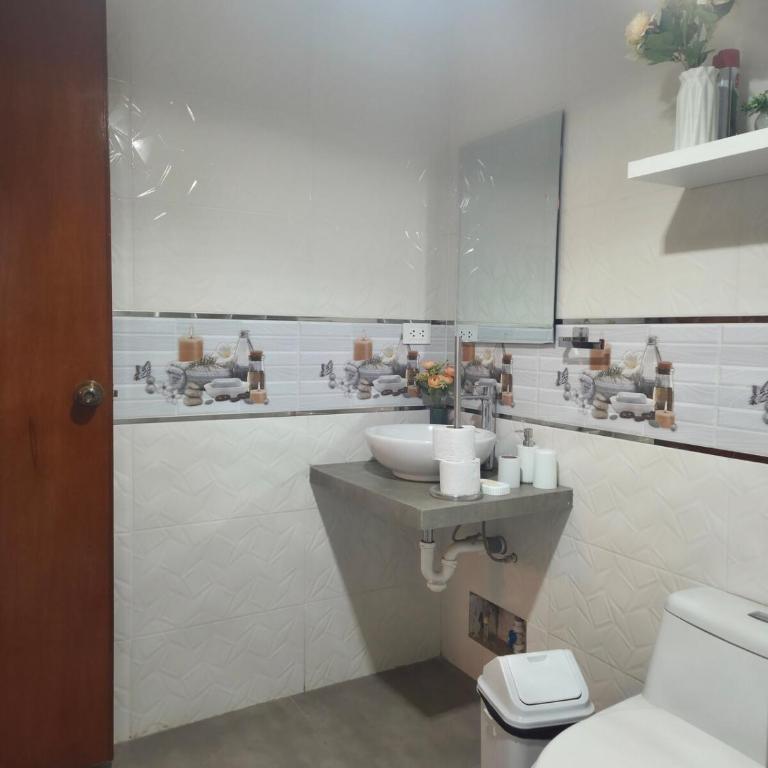 Casa de La Reina - Three-Bedroom House - 38
