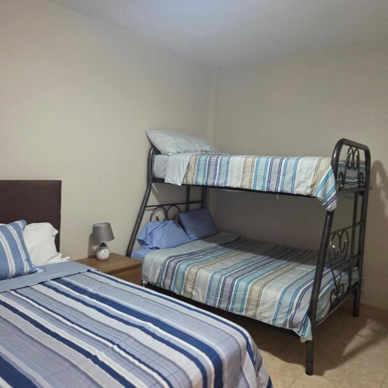 Casa de La Reina - Three-Bedroom House - 51