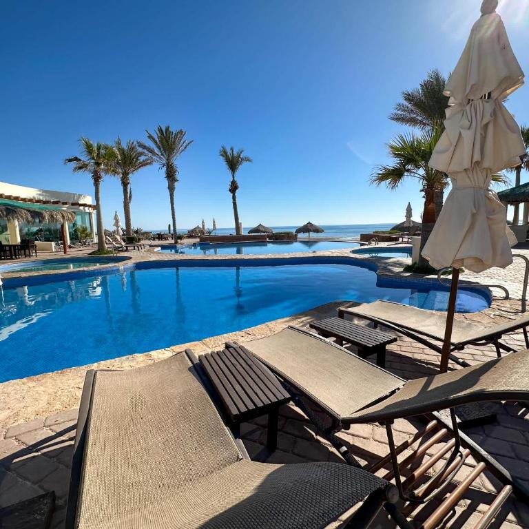 Waves & Relaxation Oceanfront 2BR Family Condo - Apartamento - 48