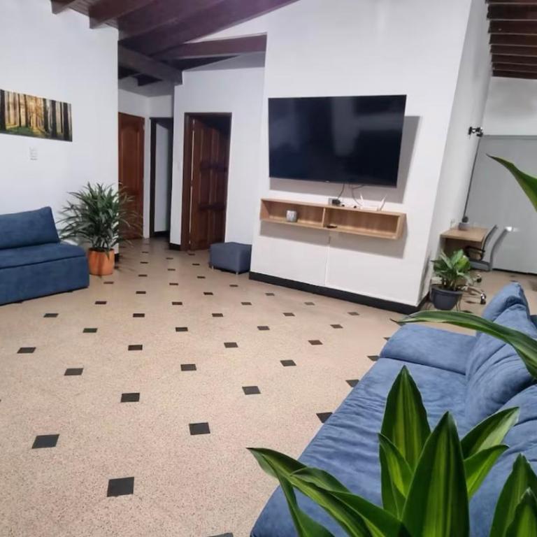 Amplia y Cómoda casa en la 70 - Vacation Home - 1