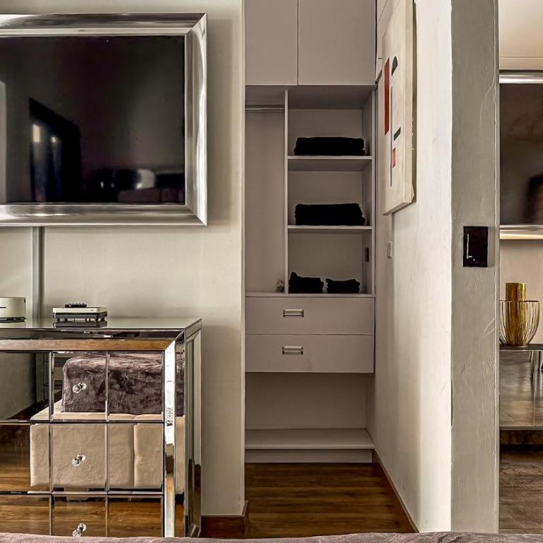 Urban Lofts - One-Bedroom Premium Apartment - 4