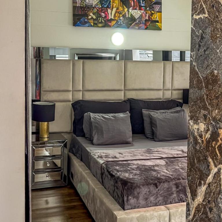 Urban Lofts - One-Bedroom Premium Apartment - 7