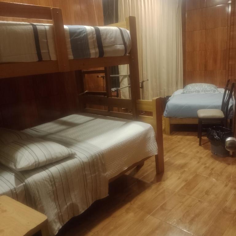 Hospedaje familiar Cumorah - Habitación Triple - 2