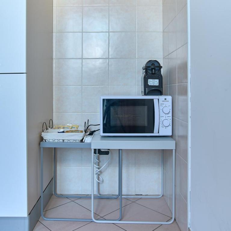 App 19 Elegante Mansarda con Terrazzo e Parcheggio - Apartamento de 1 dormitorio - 5