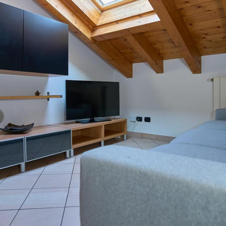 App 19 Elegante Mansarda con Terrazzo e Parcheggio - Apartamento de 1 dormitorio - 1