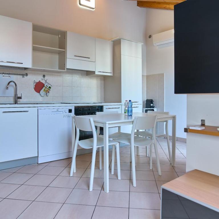 App 19 Elegante Mansarda con Terrazzo e Parcheggio - Apartamento de 1 dormitorio - 8