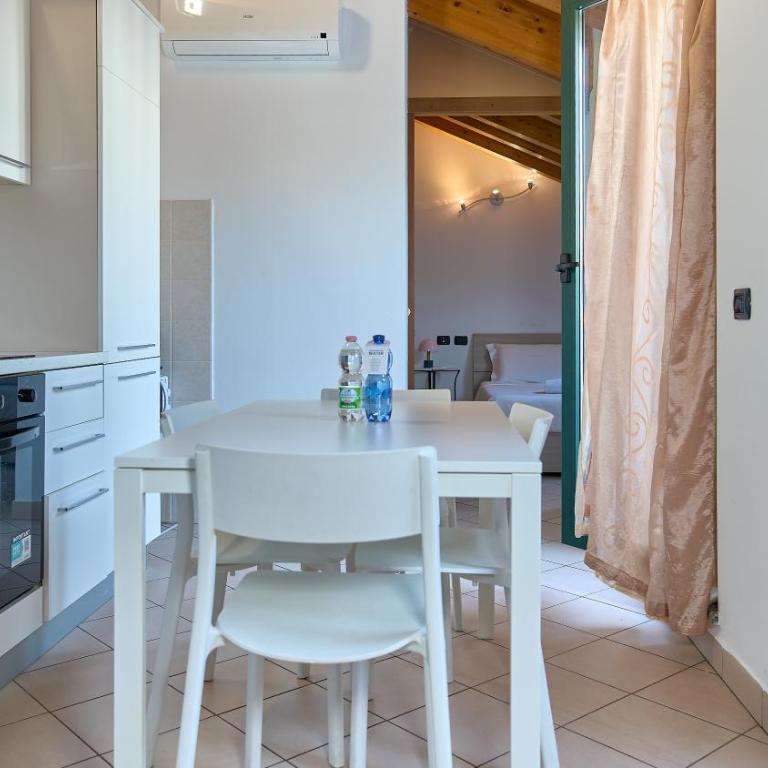 App 19 Elegante Mansarda con Terrazzo e Parcheggio - Apartamento de 1 dormitorio - 9